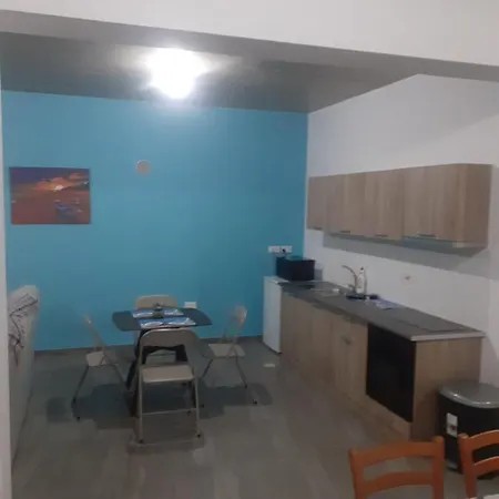 Ariadnis 3 Beds Помос