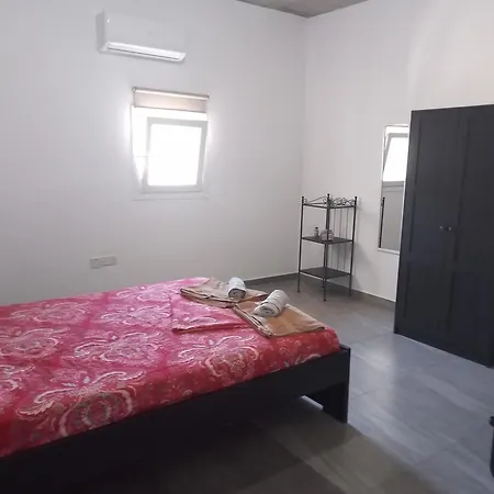 Ariadnis 3 Beds ポモス